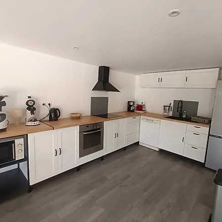 Holiday home Grande Maison Familiale Avec Piscine, Proche Villeneuve-les-Beziers