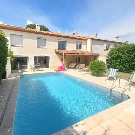 Holiday home Grande Maison Familiale Avec Piscine, Proche *