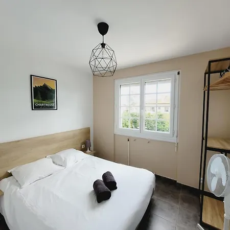 Holiday home Grande Maison Familiale Avec Piscine, Proche Villeneuve-les-Beziers
