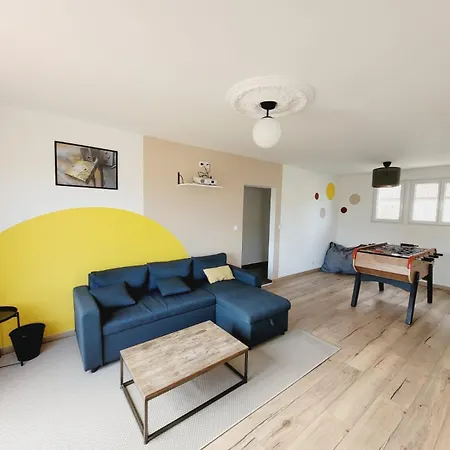 Holiday home Grande Maison Familiale Avec Piscine, Proche