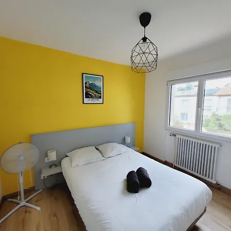 Grande Maison Familiale Avec Piscine, Proche