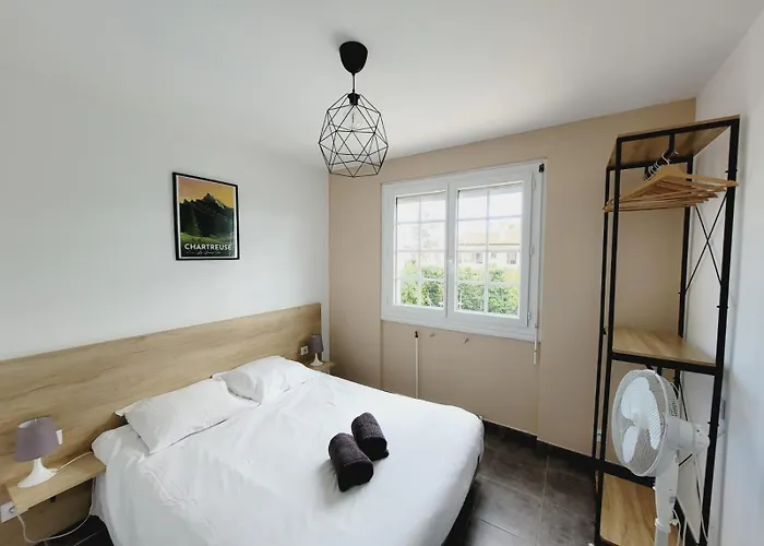 Casa de Férias Grande Maison Familiale Avec Piscine, Proche Villeneuve-lès-Béziers