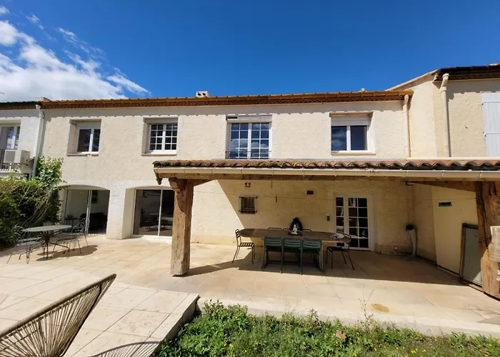 Casa de Férias Grande Maison Familiale Avec Piscine, Proche Villeneuve-lès-Béziers