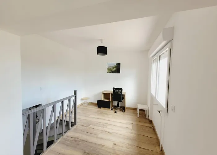 Casa de Férias Grande Maison Familiale Avec Piscine, Proche Villeneuve-lès-Béziers